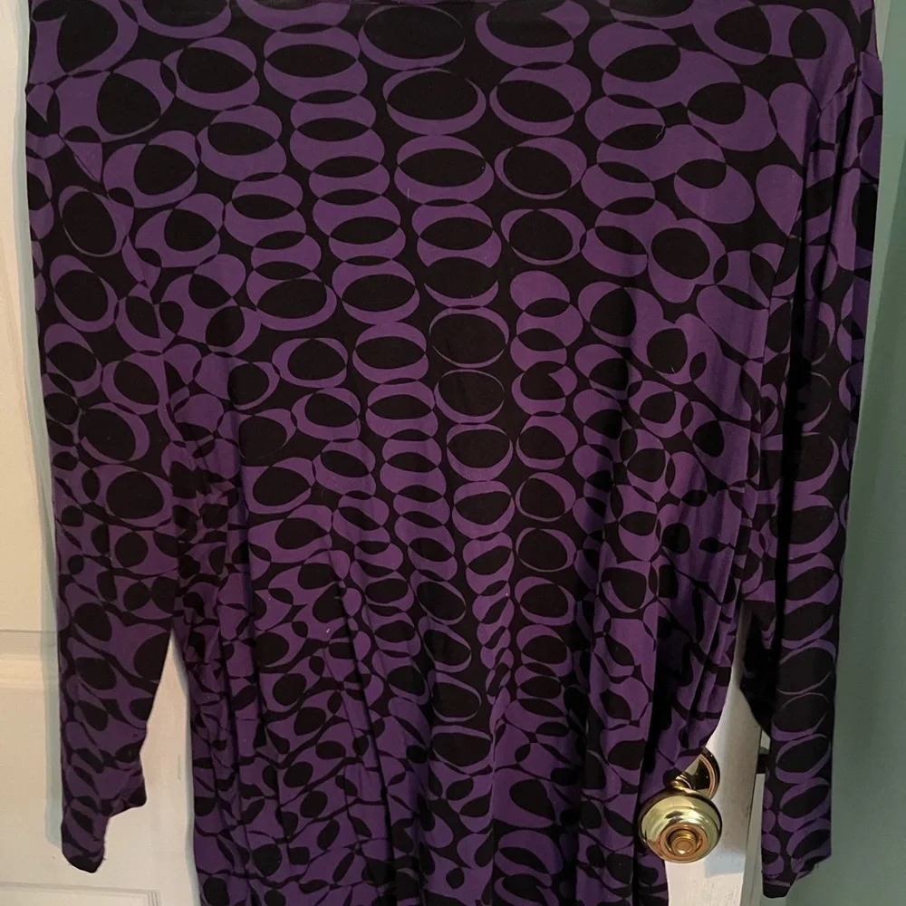 Purple and black top size 1X - Picture 2 of 3